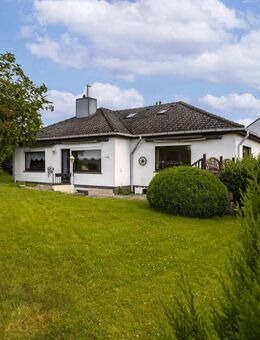 Großzügiges Einfamilienhaus mit wohnlich nutzbarem Keller in Altenholz-Klausdorf - Altenholz