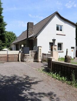 Außergewöhnliches 11-Zi-Zweifamilienhaus mit zusätzlicher Einliegerwohnung, Kamin und Doppelgarage! - Cuxhaven