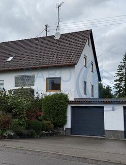 Großzügiges Zweifamilienhaus mit 712 m² Grundstück in beliebter Lage - Neuhausen (Eck)