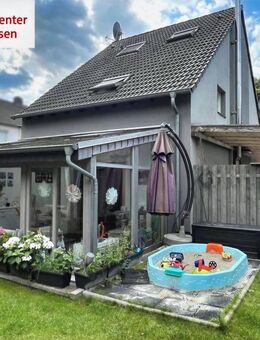 Freistehendes Einfamilienhaus (Bj. 2010) mit Garage, Kamin und Wintergarten in zweiter Reihe auf Kaufgrund - Recklinghausen