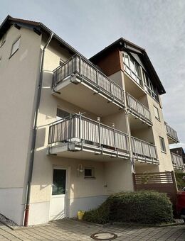 Gepflegte 4-Raum-Maisonette im 2.OG/DG mit Komfort-Bad u. Gäste-WC, zwei Stellplätze! - Wilkau-Haßlau