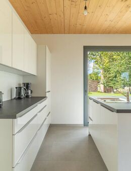 Traumhafte Ferienimmobilie auf Rügen - exklusive DHH mit Wellnessbereich am Vogteihof in Streu - Bergen (Rügen)
