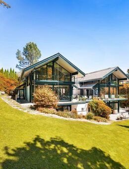 Unverbaubare, naturnahe Lage in Seenähe: Großzügige Familienvilla mit Indoor-Pool - Feldafing