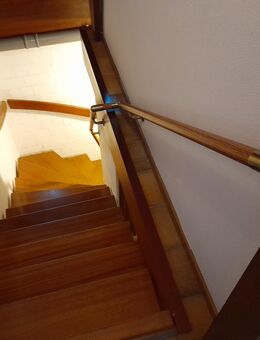 Handläufe nachrüsten . Erleichtern das Treppensteigen . Mit Sicherheit eine gute Alternative - Berlin