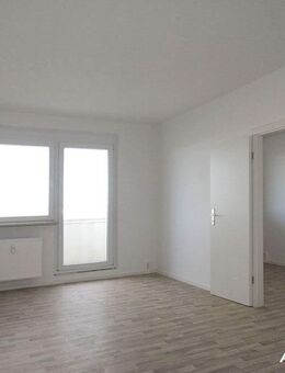 Sofort bezugsfertige Drei-Raum-Wohnung in Heide-Nord - Halle (Saale)