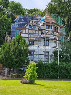 **außergewöhnliche, hochwertige Einheiten mit Aufzug & Stellplatz in historischer Jugendstilvilla**