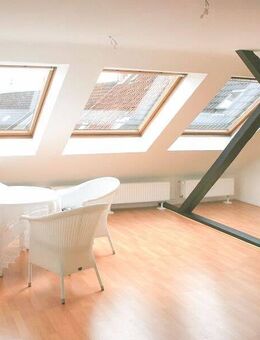 Sonnige Dachgeschosswohnung in der City von Hildesheim! - Hildesheim