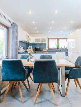 Modernisiert & familienfreundlich - Schönes Zweifamilienhaus in beliebter Lage von Straubenhardt - Straubenhardt