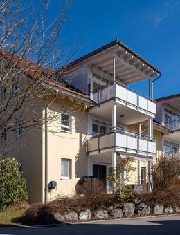 LEICHTIGKEIT IN WEISS! Lichtdurchflutete 4 1/2-Zimmerwohnung mit großem Sonnenbalkon in Horgenzell - Horgenzell
