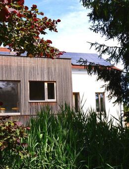 Lässiges WOHNEN in ehemaligem Schulhaus - 3 Meter hohe Räume - TOP Ausstattung - 100% Ökologisch - Ering
