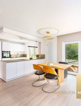 Design trifft Geschichte - Zweifamilienhaus mit moderner Eigentümerwohnung am Oberhausener Kastell - Oberhausen