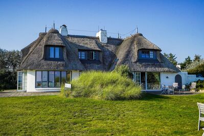 Hamptons auf Sylt - Reetgedecktes Anwesen in erster Reihe mit Meerblick und Strandzugang