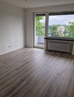 Helle, frisch renovierte 3-Zimmer-Wohnung mit Balkon - Duisburg