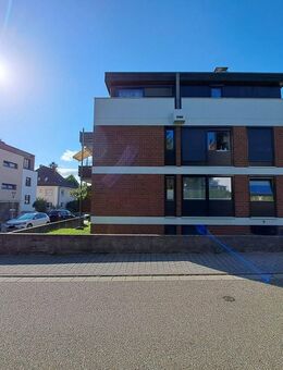 In Ettlingen "Am Vogelsang": Haus mit über 300 m² Wohnfl/ 4 Wohnungen/ eine 4-Zi.-Whg., komplett saniert, 101 m² Wohnfl., frei ab Frühjahr 2 - Ettlingen
