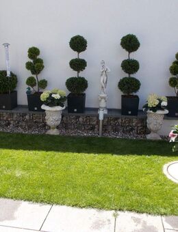 Schönes Walmdach-Doppelhaus mit großem Doppelcarport Top-Lage - Gilching