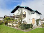 Zentrales Zweifamilienhaus mit großem Garten und drei Garagen in Nähe des Chiemsees - Prien (Chiemsee)