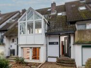 Großes Mittelreihenhaus mit Süd- Terrasse, zwei Balkonen und Carport in beliebter Ortslage - Schwarzenbek