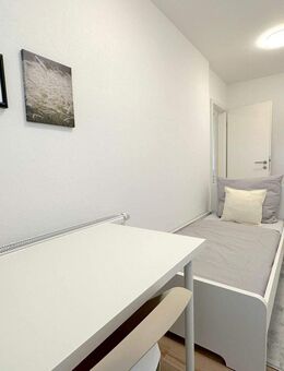 Zimmer frei in unserer modernen 4er-WG mit Balkon - Meersburgerstraße 11, Frankfurt - Frankfurt (Main)