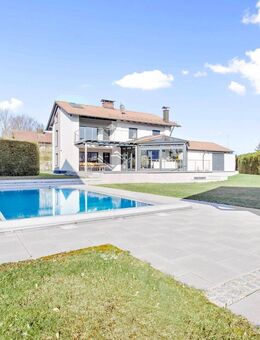Großzügiges EFH mit Pool, mehreren Garagen & zusätzlicher Bebauungsmöglichkeit eines Reihenendhauses - Saaldorf-Surheim
