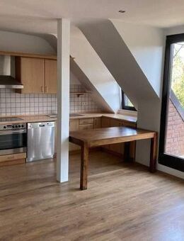 Moderne und sehr ansprechende Maisionettewohnung mit Balkon und Einbauküche ! Stellplatz vorhanden ! - Krefeld