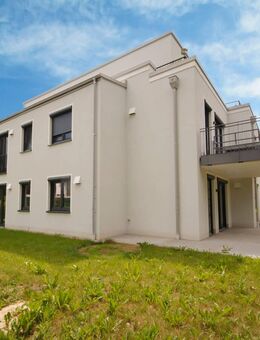 Moderne 3-Zimmer-Gartenwohnung mit Einbauküche und Terrasse - München
