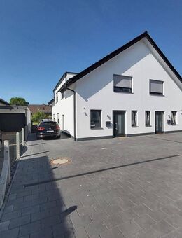 Provisionsfrei: Moderne DHH (2021) - KfW55, EBK, 140 m², pflegeleichter Garten, ruhige 2. Reihe - Bad Salzuflen