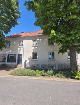 Renovierungsbedürftiges Wohn- & Geschäftshaus mit zusätzlicher Gewerbeeinheit - Duingen