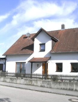 Gepflegtes, älteres Einfamilienhaus mit Nebengebäuden - Vilsheim