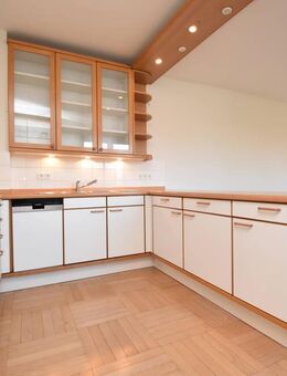 Wohnen im Herzen von Friesoythe - Dachgeschosswohnung mit Einbauküche und Balkon - Friesoythe