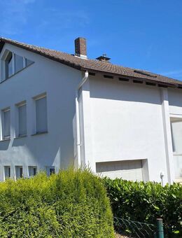 Schönes 1-Familienwohnhaus mit Terrasse, Balkon und Garage in sehr guter Wohnlage von Holzminden - Holzminden