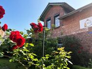 Absolut zentral und doch für sich! Einfamilienhaus mit angebautem Gewerbeteil in Itzehoe - Itzehoe