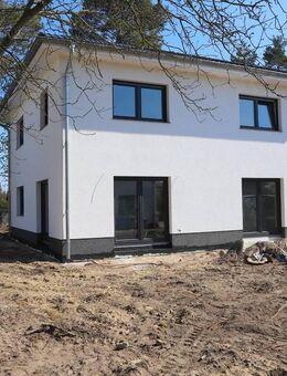 PROVISIONSFREI | TOP Neubau-Stadtvilla mit 5 Zimmern auf 607 qm ruhigen Hinterliegergrundstück ! - Bernau (Berlin)
