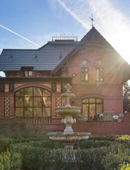Parkgrundstück mit luxuriöser Fabrikantenvilla, Remise und Garagenkomplex - Woltersdorf (Brandenburg)