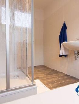 Sonnige 2-Raumwohnung mit schickem Bad mit Wanne und Dusche - Magdeburg