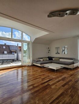 Provisionsfrei: Stilvolle 4,5 Zimmer Maisonette mit Dachterrasse in Bestlage - Holzgerlingen