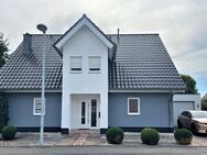 Einfamilienhaus in Krefeld zu verkaufen. Modern, freistehend, ruhige und familiäre Lage! - Krefeld