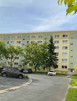 Helle 4-Zimmer-Wohnung mit Balkon und Küche - Plauen