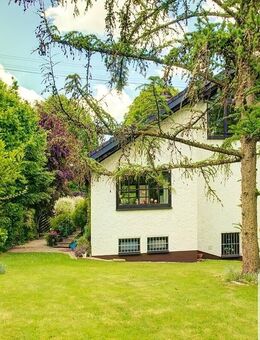 Charmantes und geräumiges Familienhaus mit tollem Wohngarten in Streithausen - Streithausen
