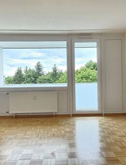Helle 4-Zimmer-Wohnung mit Balkon in Großhadern - München