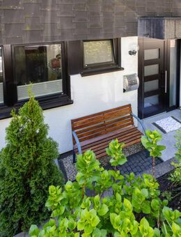Leverkusen-Lützenkirchen: Modernes Split-Level Reihenmittelhaus mit Garage und Sonnengrundstück - Leverkusen