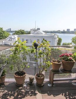 Stilvoll möblierte 3-Zimmer-Wohnung mit 2 Balkonen und Alsterblick - Hamburg