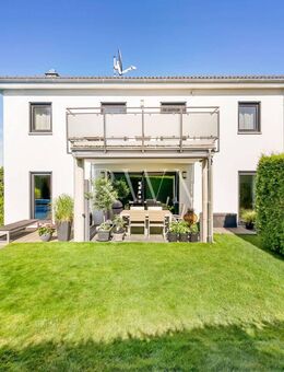 Traumhaftes Einfamilienhaus mit schönem Garten, mediterranem Flair und Pool in Esslinger Top-Lage - Esslingen (Neckar)