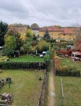 IMMOBERLIN.DE - Geräumige Dachgeschosswohnung in angenehmer Lage beim Waldpark - Hennigsdorf