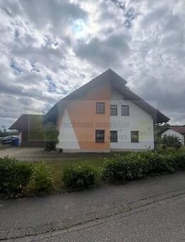 Provisionsfrei! Zweifamillienhaus mit Doppelgarage in Hohentengen am Hochrhein-Herdern - Hohentengen (Rhein)