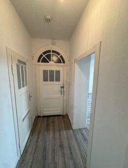 Altbauwohnung mit 3 Zimmern zentral in Krefeld.. - Krefeld