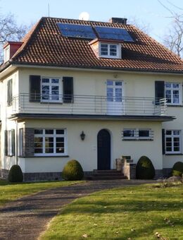 Wohnen in einer Villa im Park einer historischen Wasserburganlage - Bornheim (Nordrhein-Westfalen)