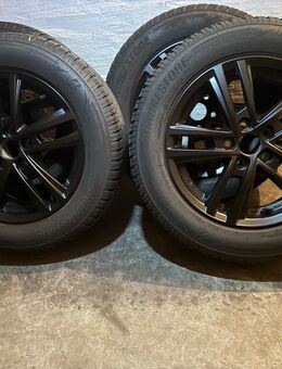 4 Winterreifen mit Leichtmetallfelgen (schwarz matt) - 185/65 R15 - Hannover