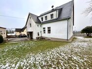 Attraktives Renditeobjekt: Ansprechender Bungalow + Zweifamilienhaus in Ellefeld - Ellefeld