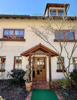 Tolles Zweifamilienhaus in zentraler und ruhiger Lage mit traumhaften Garten - Neustadt (Coburg)
