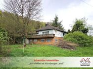 "Dornröschenschlaf": Großer Bungalow mit Sanierungsbedarf in ruhiger Lage von Hiltpoltstein - Hiltpoltstein